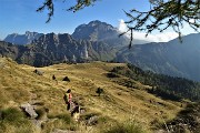 83 Scendiamo al pianoro del Monte Campo...con bella vista sul Pizzo Arera